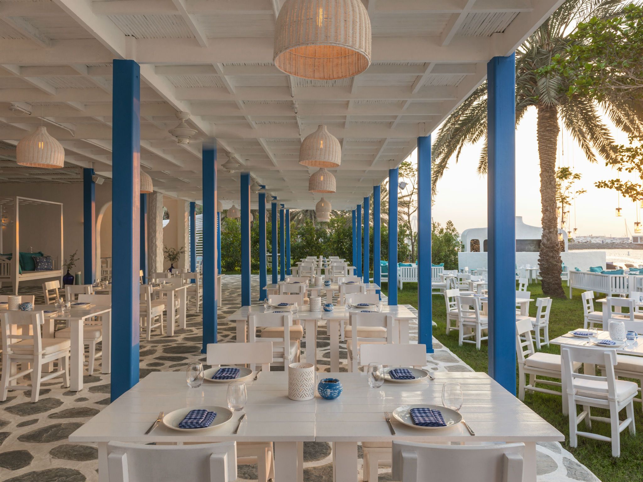 Restaurants and Bars Le Meridien Mina Seyahi Beach Resort & Marina
